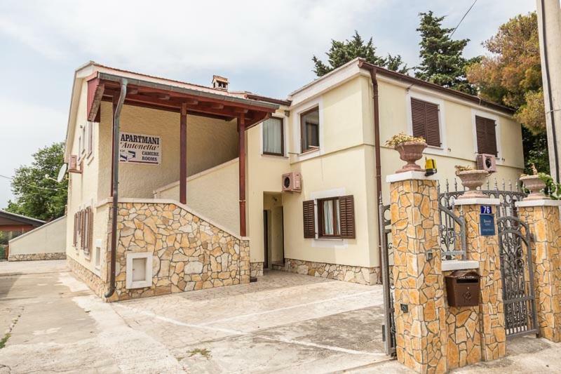 Apartmani Antonella Premantura Esterno foto